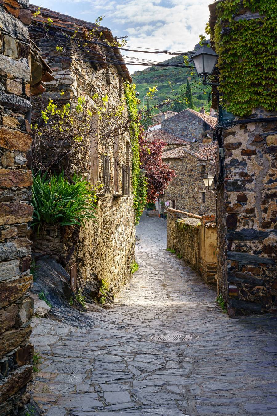 Calle empedrada de Patones de Arriba